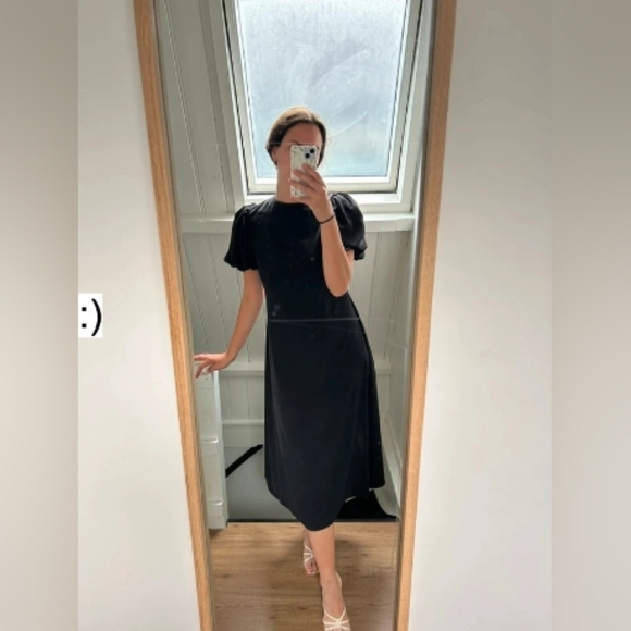Chic Black Midi Dress - Picture 1 of 3